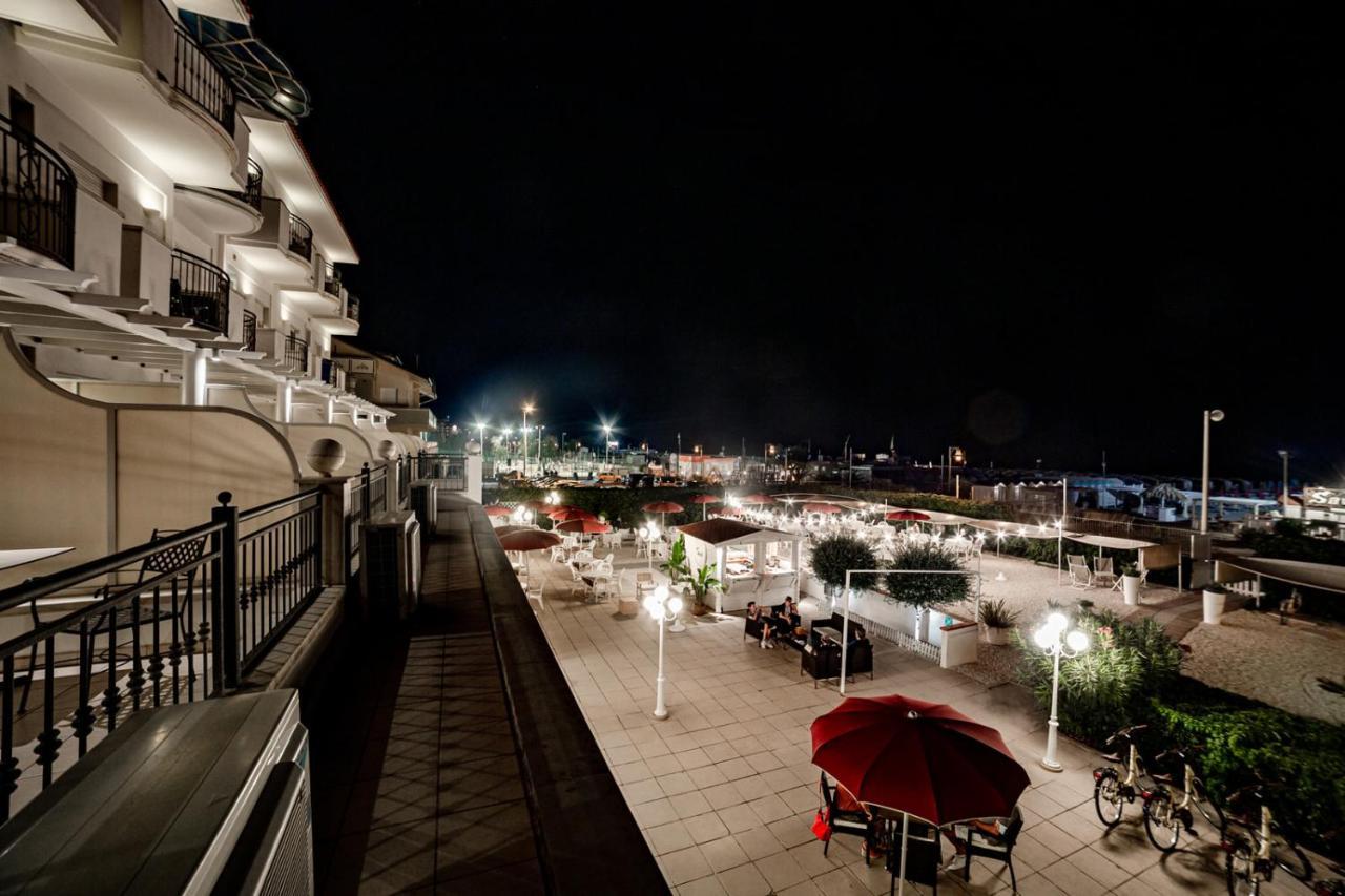 Hotel Soraya Riccione Exterior foto